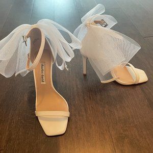 Charles David White Embellished Bridal Bow Heels